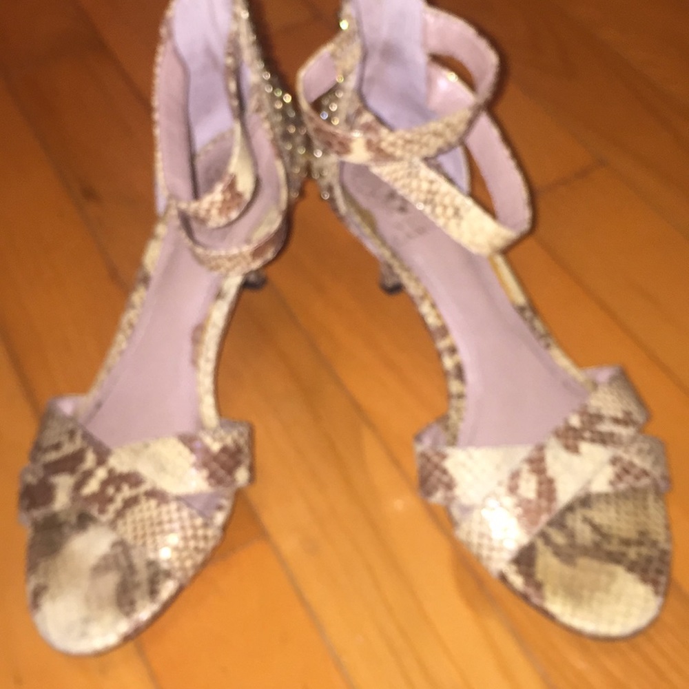 Snake like heels
